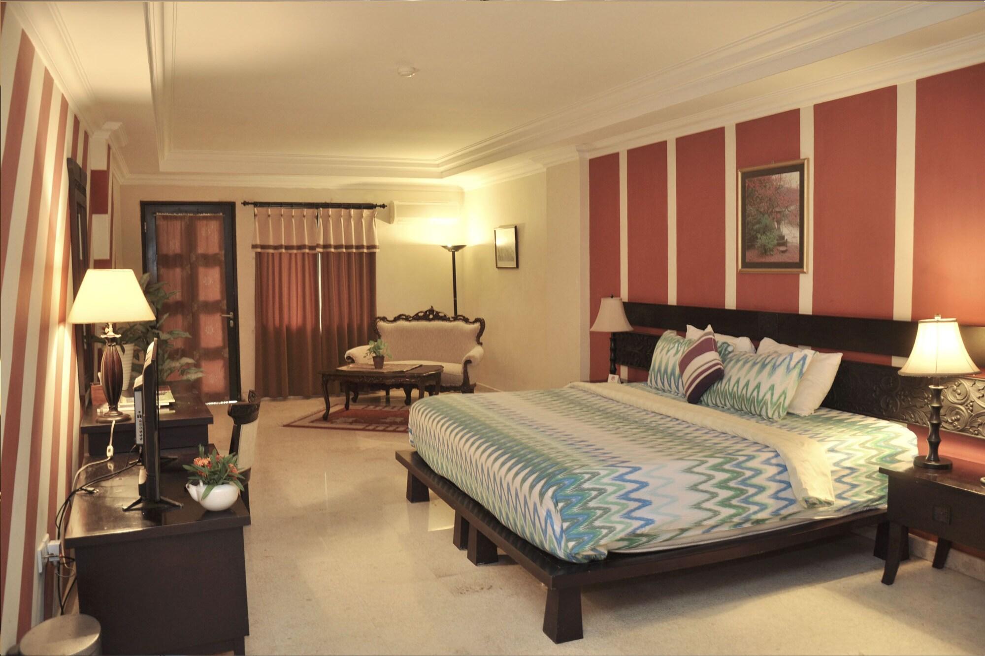 Royal Hotel Tretes Prigen Εξωτερικό φωτογραφία
