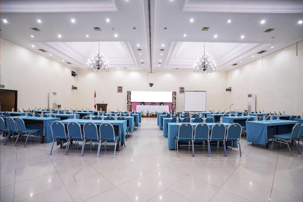 Royal Hotel Tretes Prigen Εξωτερικό φωτογραφία