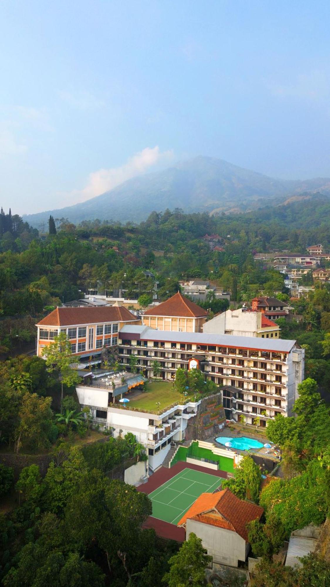 Royal Hotel Tretes Prigen Εξωτερικό φωτογραφία