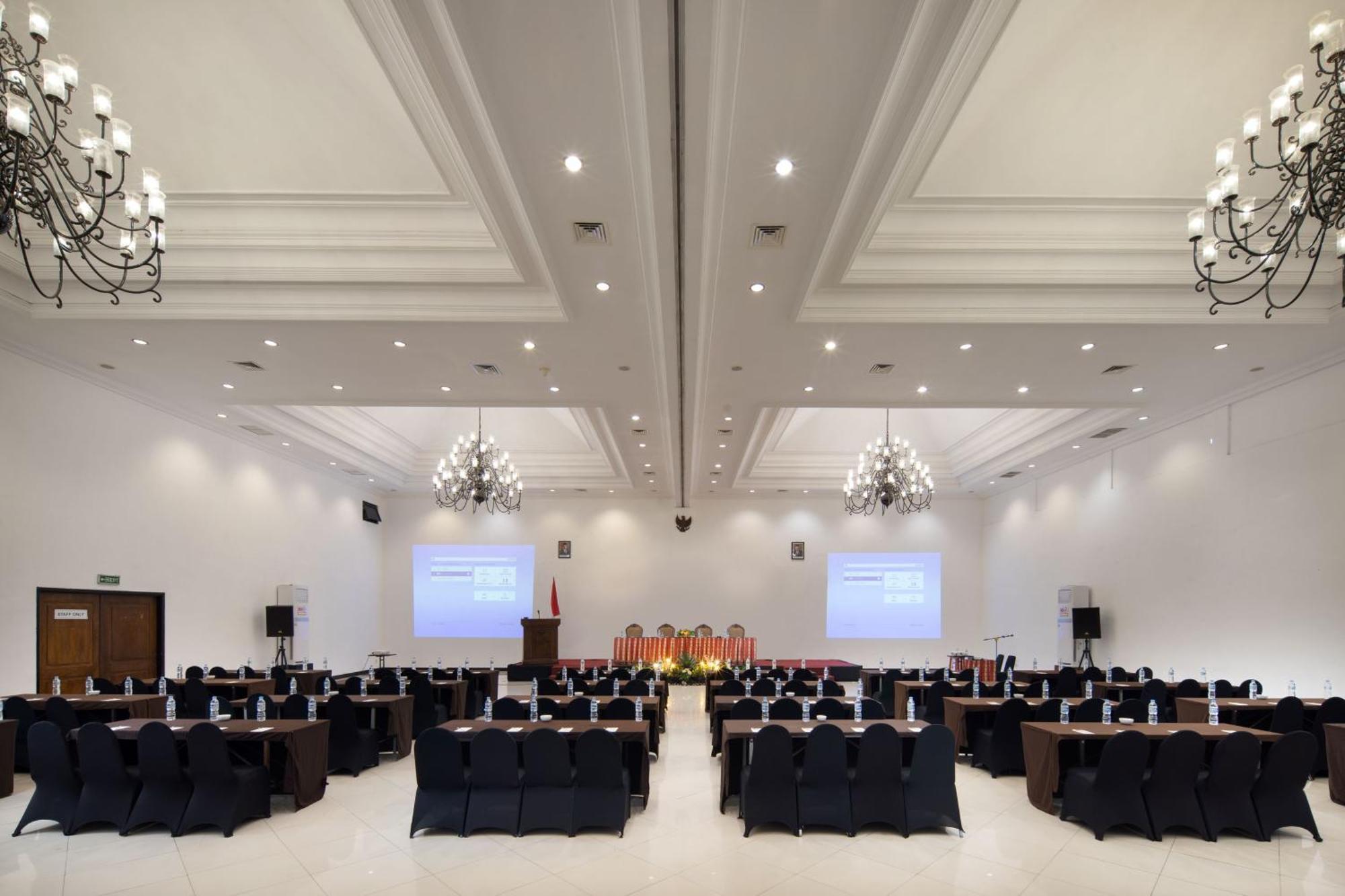 Royal Hotel Tretes Prigen Εξωτερικό φωτογραφία