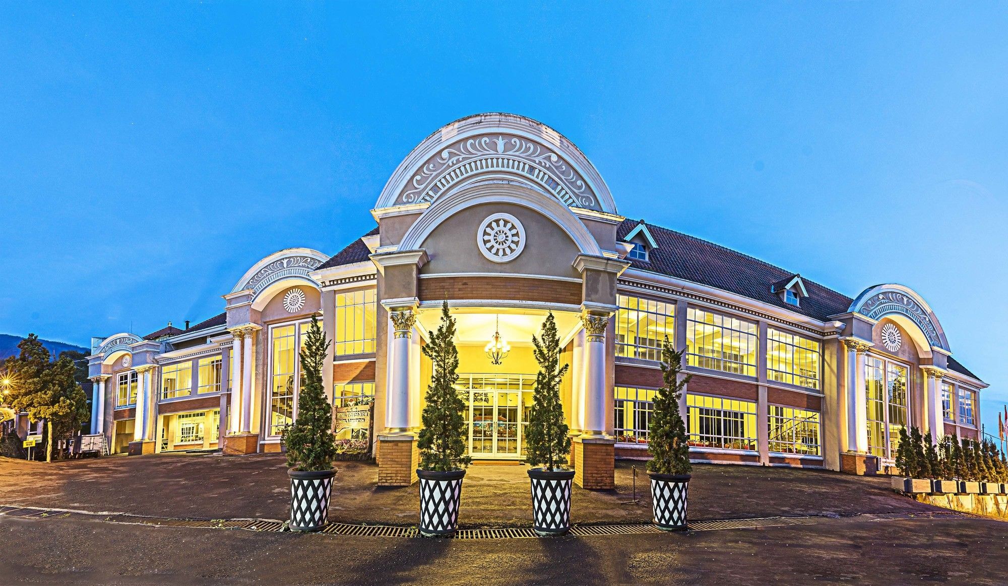 Royal Hotel Tretes Prigen Εξωτερικό φωτογραφία