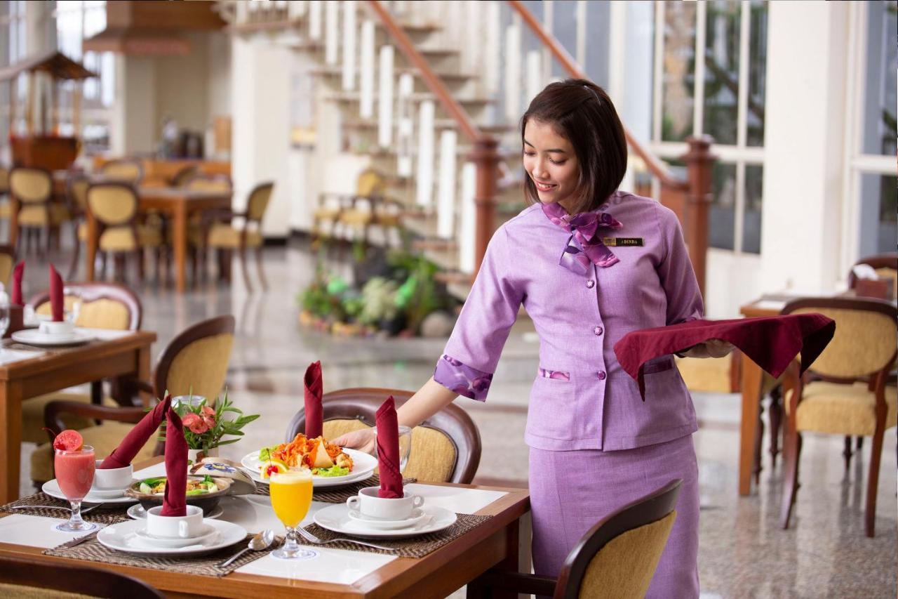 Royal Hotel Tretes Prigen Εξωτερικό φωτογραφία
